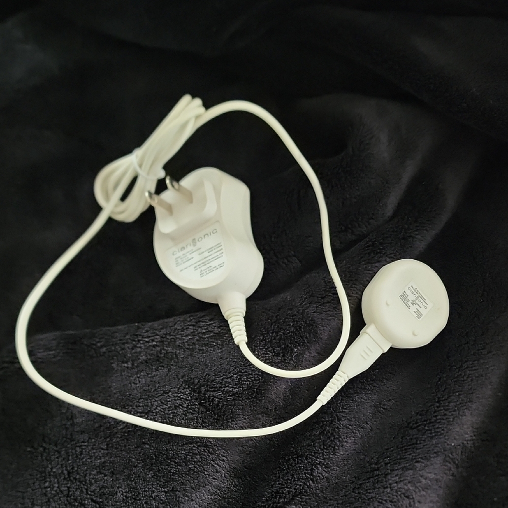 Clarisonic Mia White Charger